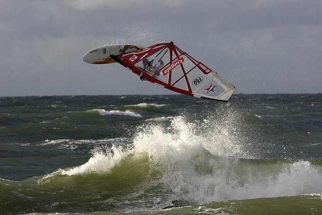 Yann Sorlut back loop - Sylt 2008 ©  John Carter / PWA http://www.pwaworldtour.com
